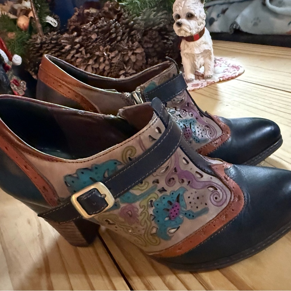 Elegant Multicolor Leather Women's Shoes - Picture 6 of 16